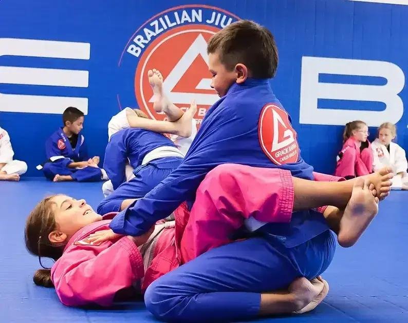 Muay Thai ou Jiu-Jitsu para crianças? O erro que a maioria dos pais comete na hora de escolher