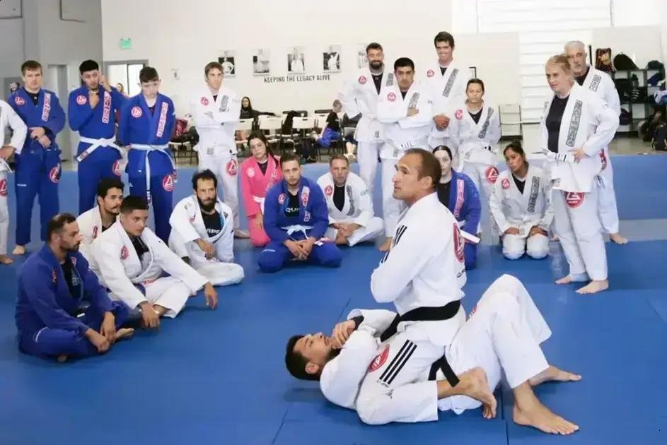 Como agendar aula experimental na Gracie Barra Icaraí?