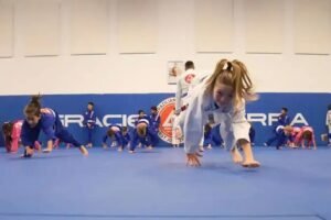 Criança Tímida: Como o Jiu-Jitsu Ajuda na Socialização