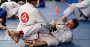 Por Que Jiu-Jitsu Funciona Para Pessoas Menores (Técnica > Força)