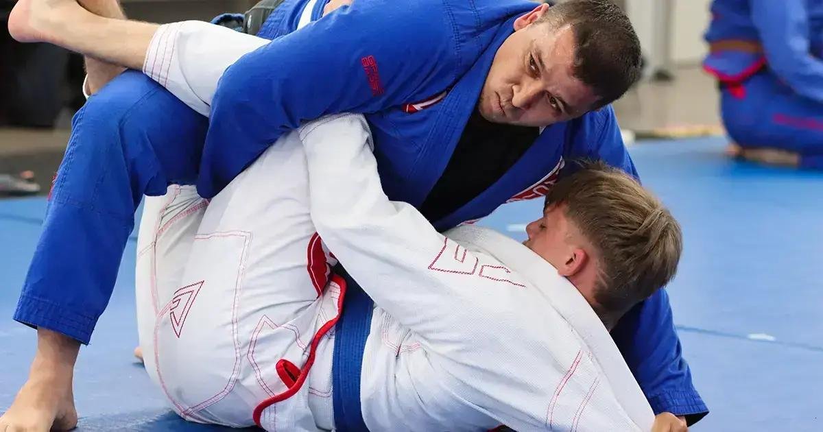“Tenho Vergonha”: Como Não Travar na Primeira Aula de Jiu-Jitsu